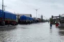 Jalur Pantura Demak-Semarang Lumpuh, Ribuan Kendaraan Terjebak Macet Puluhan Kilometer