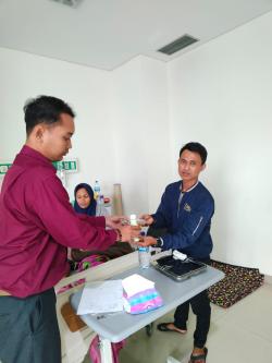 Berbagi Kebahagiaan di Bulan Ramadan, RSUD ASA Depok Berikan Takjil Gratis kepada Masyarakat