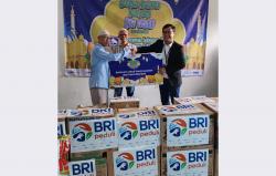 BRI Surabaya Bagikan Paket Sembako untuk Anak Yatim di Benowo