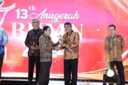 Terapkan Teknologi 4.0, Dirut Pupuk Kujang Raih Penghargaan Best CEO di Anugerah BUMN 2024