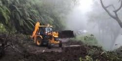 Jalur  Kawasan Gunung Ijen Longsor, Akses Utama Bondowoso - Banyuwangi Lumpuh