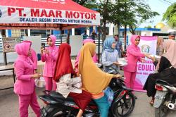 Ramadhan Berkah,Bhayangkari Cabang Pidie Jaya Bagikan 600 Takjil Buka Puasa di Meureudu