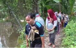 Caleg Gagal di Cilegon Stop Bantuan Air Bersih, Warga Terpaksa Jalan Kaki Sejauh 1 Kilometer