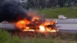 Bus Terbakar di Tol Solo Semarang KM 478+600 Boyolali