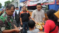 Kodim 0612 Tasikmalaya dan HDCI  Bagikan Nasi Kotak Kepada Warga untuk Buka Puasa