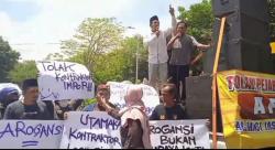 Ratusan Orang Gelar Demo Kantor PUPR, Oknum Pejabat Tempeleng Pendemo