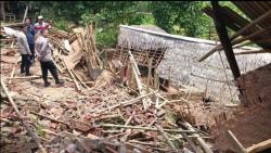 Diterjang Longsor, 2 Rumah di Pandeglang Rusak Parah