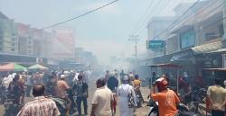 Warga Kota Meureudu Sempat Dibuat Panik, Satu Kios di Samping Kantor Keuchik Ludes Terbakar