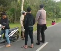 Remaja Berani Tantang Petugas Polisi Duel di Jalanan, Aksi Viral di Media Sosial