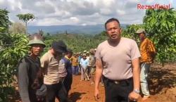 Video Kapolsek Sekincau Turun Langsung Bersama Masyarakat Lakukan Kerja Bakti di Pekon Antar Bawang