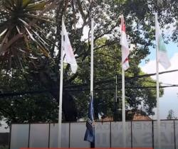 Kecewa Gegara Terima Hasil Pemilu, Relawan AMIN Turunkan Bendera Partai NasDem