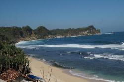 Pesona Alam Pantai Nampu Wonogiri, Dikelilingi Bukit Karst di Pesisir Selatan Jawa