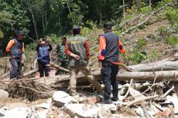 Rumah Warga Kuningan Hancur Akibat Longsor, Pj Bupati Janji Bakal Bantu Proses Pembangunan