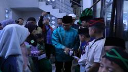 Safari Ramadhan, Bupati Bandung Santuni Anak Yatim saat Tarling di Masjid Besar Ibun