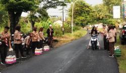 Pramuka Saka Wana Bhakti Bagikan Ratusan Takjil Buka Puasa