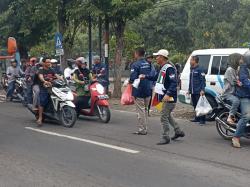 Presiden LSM G APKM Bersama Jajaran Pengurus, Bagi Bagi 1000 takjil Gratis