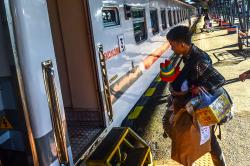 Potret Pemudik Lebaran di Stasiun Kertapati Palembang