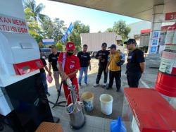 Petugas Periksa Takaran Bahan Bakar di Sejumlah SPBU di Kabupaten Semarang Jelang Lebaran