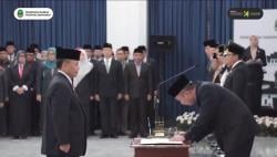 Bey Machmudin Resmi Lantik Herman Suryatman sebagai Sekda Jabar