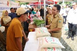 Tinjau Gerakan Pangan Murah, Al Muktabar: Harga Bahan Pokok Semakin Terkendali