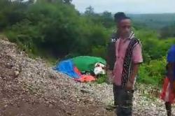 Longsor dan Terhalang Truk Terbalik  Jalan Trans Timor di NTT Lumpuh Total