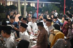 Pedagang Sayur Keliling di Kebumen Diundang Bupati, Diajak Bukber Bersama Para Ulama