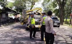 Kecelakaan Hari Ini! Truk Adu Banteng, Satu Sopir Tewas
