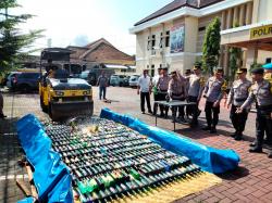 Ratusan Miras Hasil Operasi Pekat Dimusnahkan