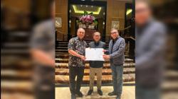 Ruksamin Terima Surat Tugas sebagai Calon Gubernur Sultra dari DPP PAN