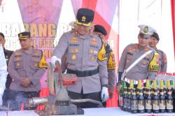 Polisi Musnahkan Ribuan Liter Miras dan Ratusan Knalpot Brong Hasil Ops Pekat Semeru 2024