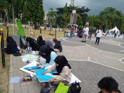 Ngabuburit Sambil Melukis di Alun-Alun Ciamis