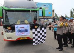 Mudik Gratis Polres Cirebon Kota Berangkatkan 100 Pemudik Tujuan Semarang & Solo