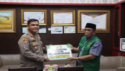 28 Ramadhan 1445 H, Kapolres Gowa Serahkan Zakat Fitrah Personel Ke BAZNAS