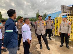 Kapolda Sulbar Pantau Arus Mudik di Pelabuhan Feri Mamuju