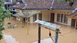 Banjir Landa Sejumlah Daerah di Pagerageung Tasikmalaya, Belakang Ponpes Suryalaya Turut Terendam