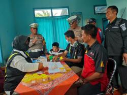 Pastikan Keamanan dan Kenyamanan, Satlantas Polres Lumajang Cek Kelayakan Angkutan Mudik