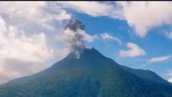 Waduh, Kembali Erupsi Letusan Gunung  Lewotobi Laki-laki Setinggi  700 Meter di Atas Puncak