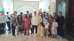 Gibran Open House, Bagikan Fitrah Rp 50 Ribu untuk Anak-anak