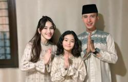 Potret Mesra dan Bahagia Ayu Ting Ting bareng Calon Suami di Hari Lebaran