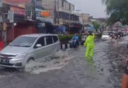 Bandung Raya Dikepung Banjir pada H+2 Lebaran, Arus Kendaraan Melambat