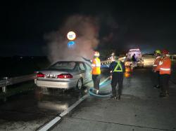 Drama di Tol Jombang, Mobil Sedan Accord Terbakar, 6 Pemudik Selamat dari Kobaran Api