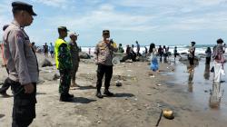 Wisawatan di Pantai Jayanti dan Cemara Cidaun di Imbau Tidak Berenang