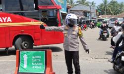 Urai Kemacetan, Kapolres Pandeglang Turun Langsung Mengatur Arus Lalu Lintas