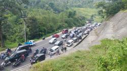 Kendaraan Pemudik Mengular di Jalur Gentong Tasikmalaya, Polisi Terapkan Sistem One Way