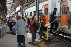 Arus Balik! 8 Ribu Orang Naik Kereta Api dari Stasiun Tawang Tiap Hari