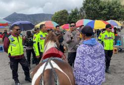 Jaga Kondusifitas, Polres Probolinggo Patroli Wisata Gunung Bromo Saat Liburan Idul Fitri