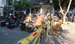 Hari Pertama Masuk Kerja, Sejumlah ASN Nekat Terobos Palang Pintu Pemkab Ponorogo