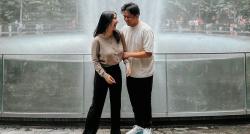 Istri Joshua Suherman Hamil 5 Bulan, Clairine Clay Ngidam Foto di Bawah Air Terjun