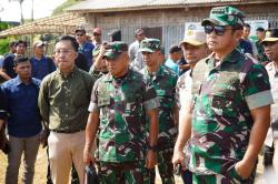 KSAD dan Pangkostrad Panen Raya Padi di Lahan Ketahanan Pangan Kostrad Subang