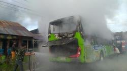 Bus Pariwisata Terbakar di Simalungun 42 Pelajar dan Guru Nyaris Hangus Terpanggang